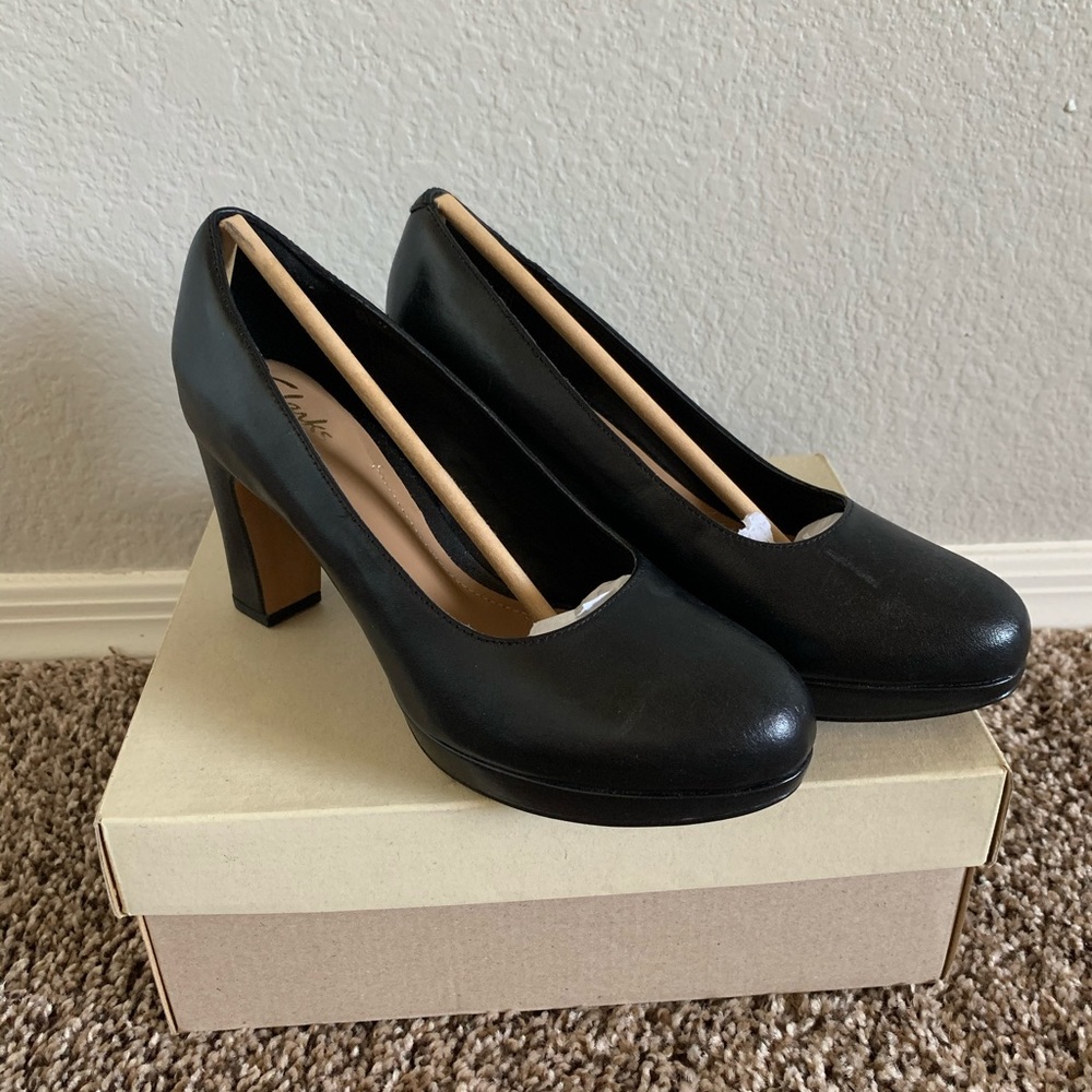 Clarks Jenness Glory black leather pumps 5.5M